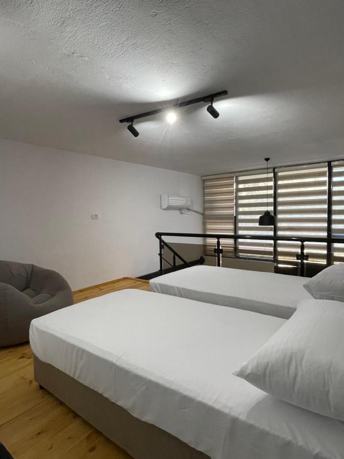Apartment D&e