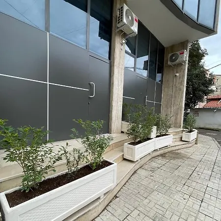 D&E Apartaments Tirana Exterior photo